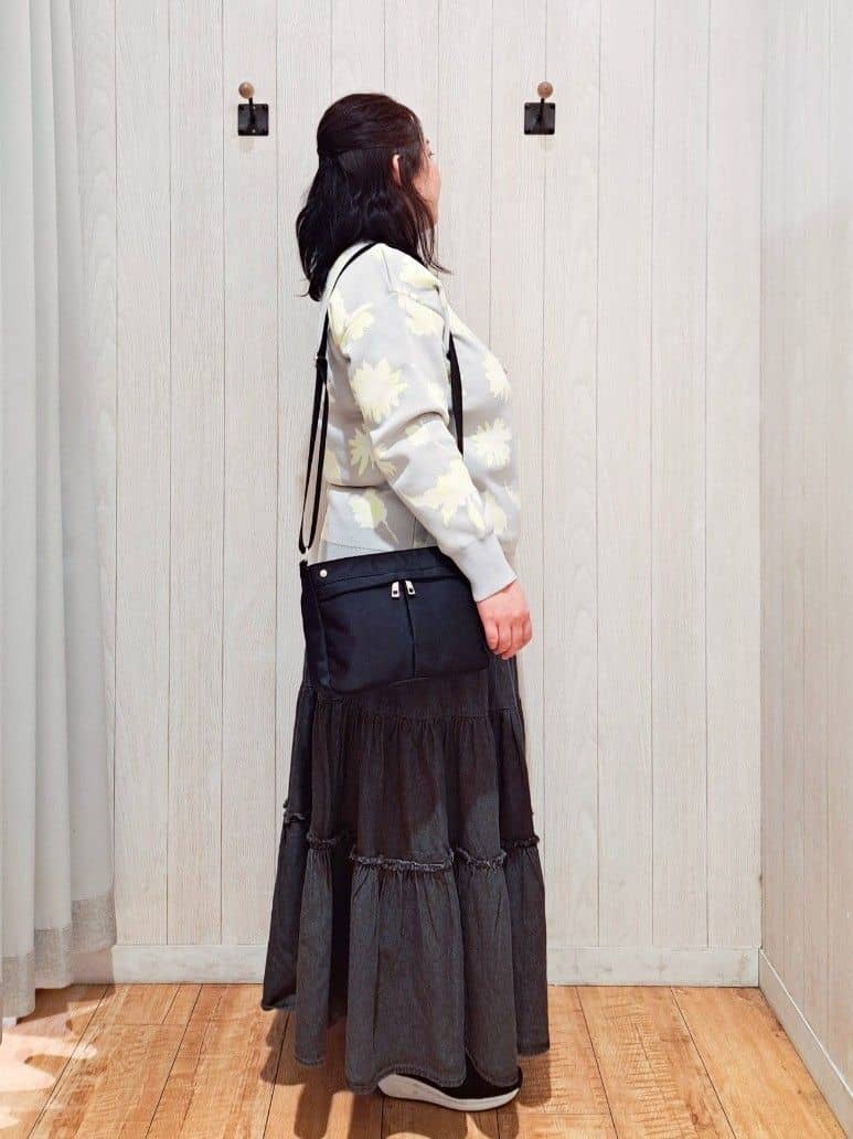 kotomiさんの「SHOO･LA･RUE｜【洗濯機可/S-LL】ゆるシルエット 甘すぎない　大人の花柄もちもちニット」を使ったコーディネート