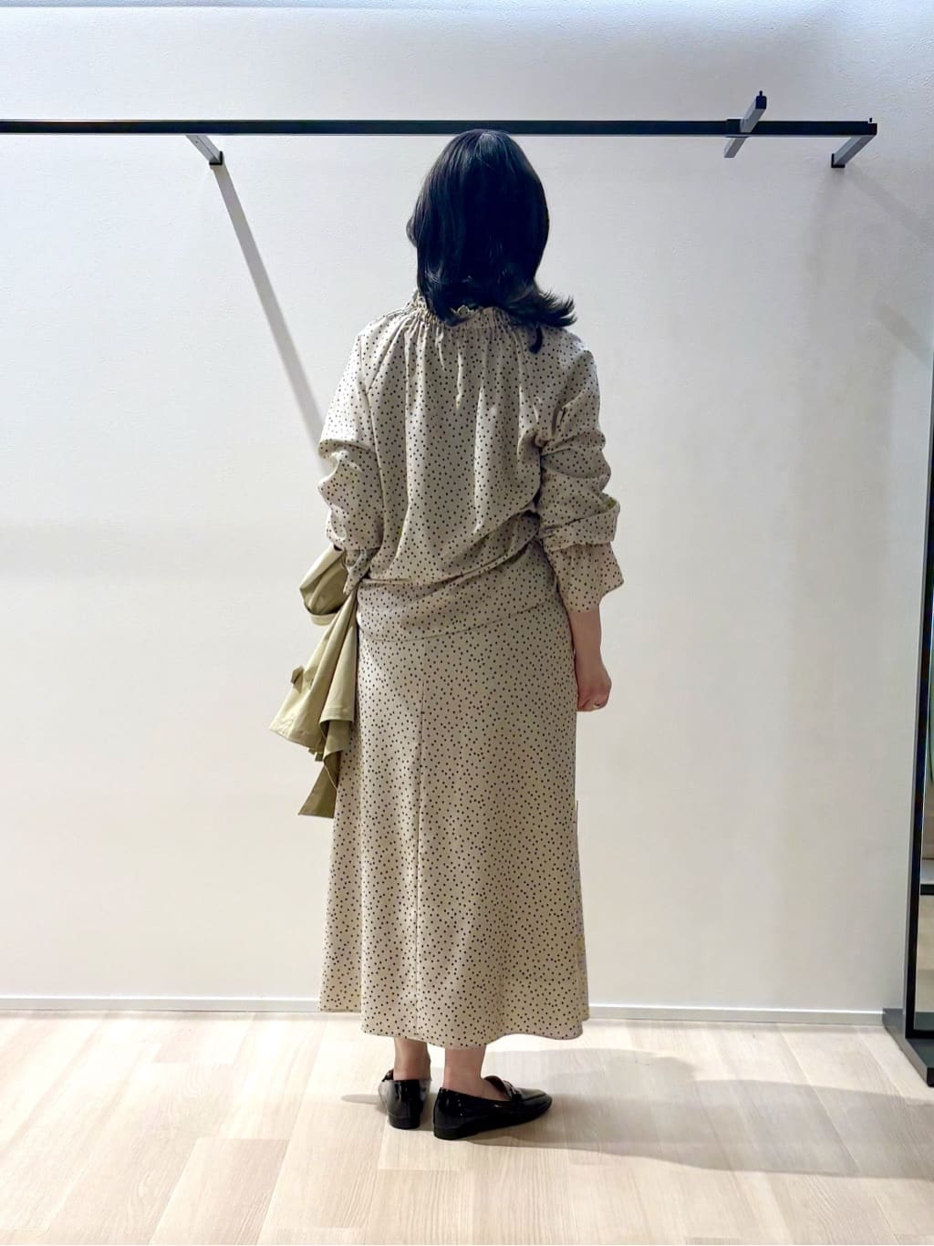 yさんの「UNTITLED｜◆【洗える/セットアップ可】ランダムドットブラウス」を使ったコーディネート