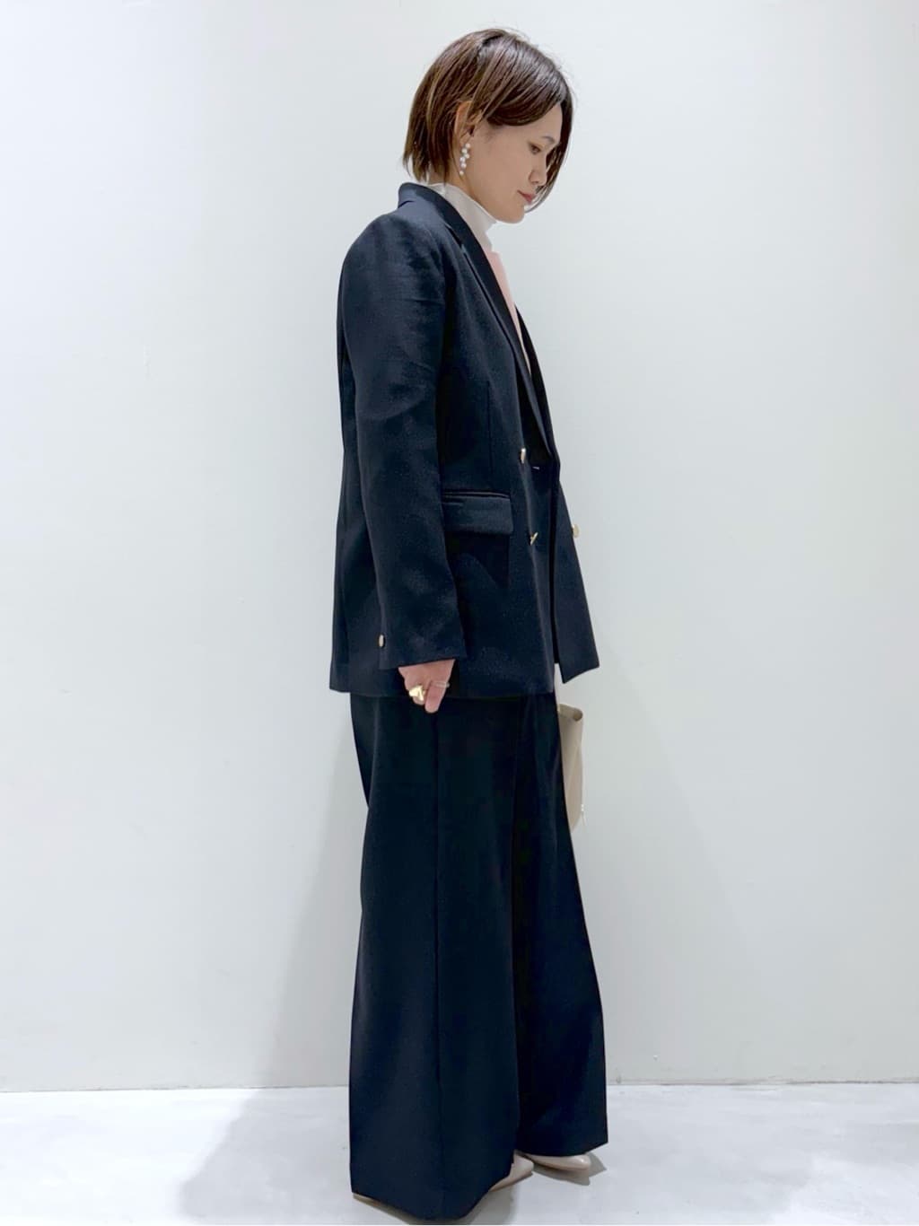こじさんの「OPAQUE.CLIP｜金ボタンダブルブレストテーラードジャケット／セットアップ対応【洗える】」を使ったコーディネート