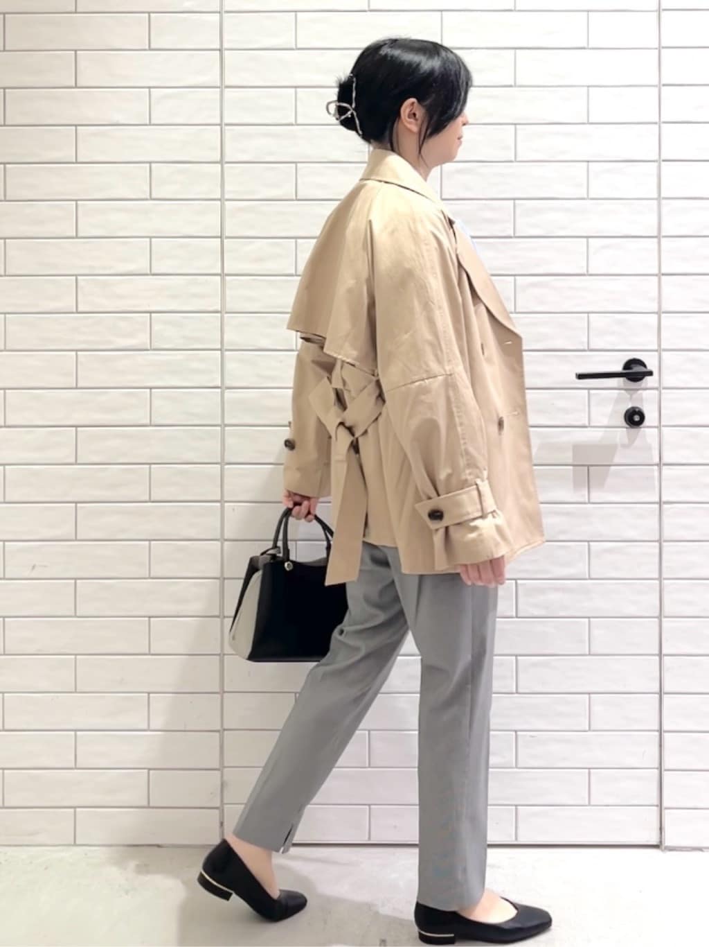 しおりさんの「OPAQUE.CLIP｜ミドルトレンチコート【洗濯機OK】」を使ったコーディネート