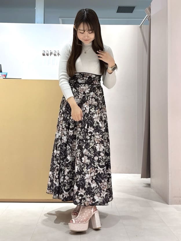 neinaさんの「ESPERANZA｜【ラク盛り/ブーサン】リピーター続出／脚長美脚 ラク盛りブーサン」を使ったコーディネート