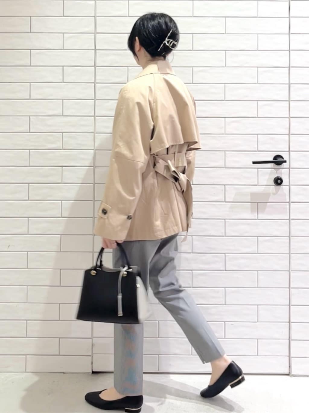 しおりさんの「OPAQUE.CLIP｜ミドルトレンチコート【洗濯機OK】」を使ったコーディネート