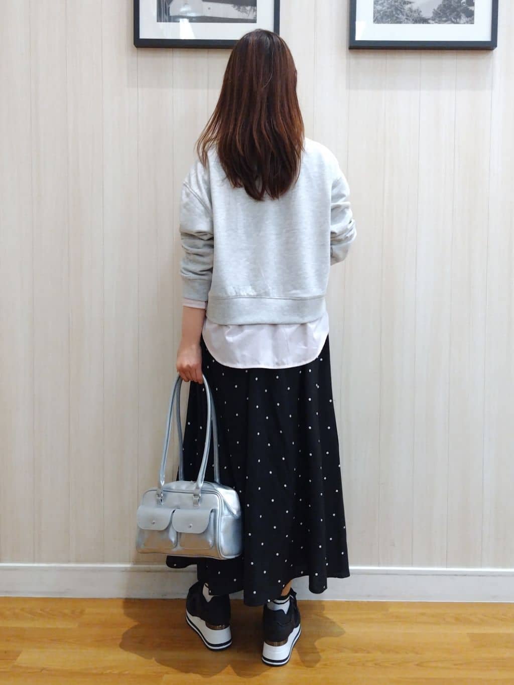 yseさんの「SHOO･LA･RUE｜【洗濯機可】1枚でサマ見え シャツレイヤード風 スウェット」を使ったコーディネート