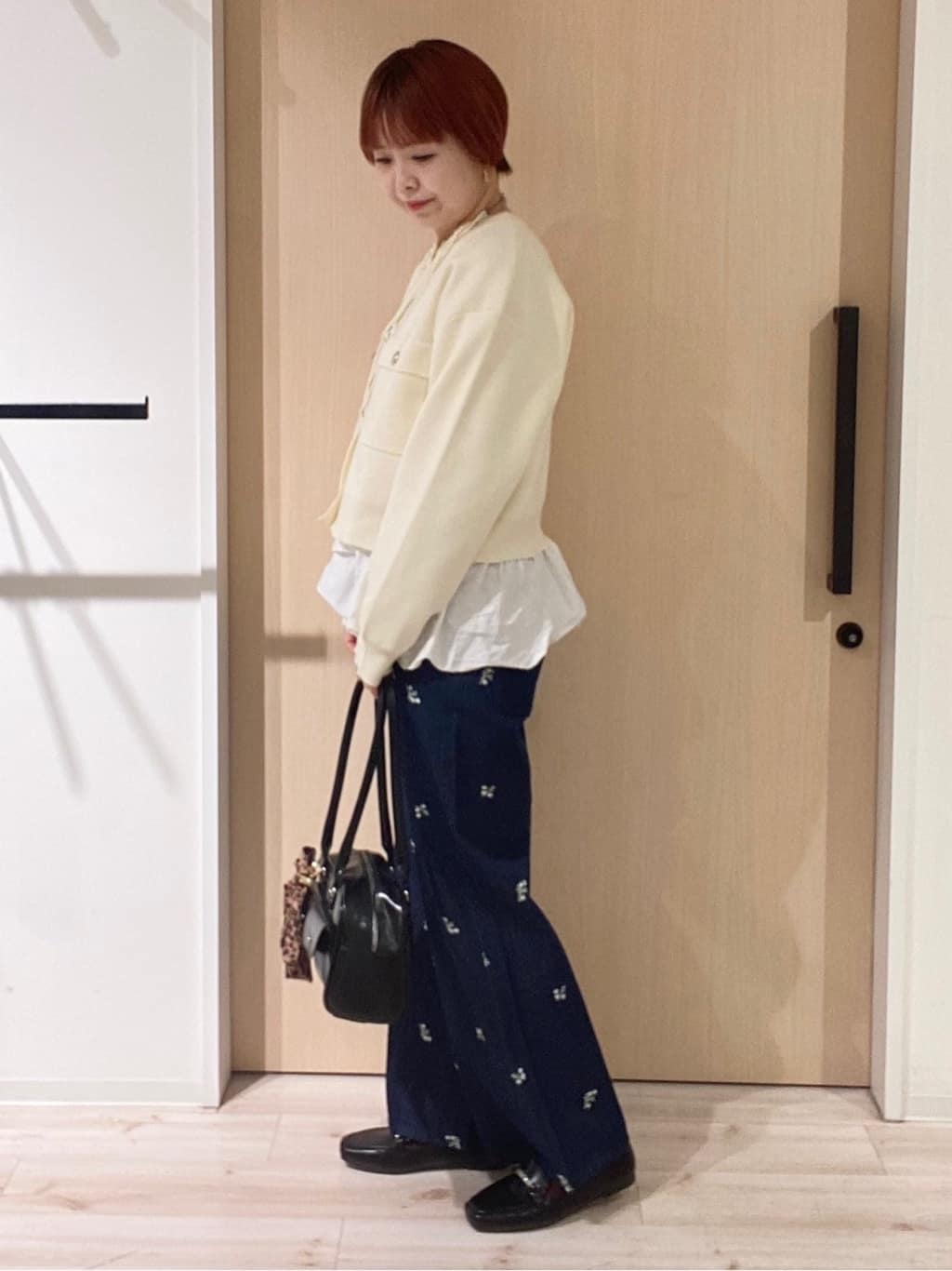 ひらしーさんの「SHOO･LA･RUE｜【洗濯機可/S-LL】1枚でも羽織りでも 華やか上品カーデ」を使ったコーディネート
