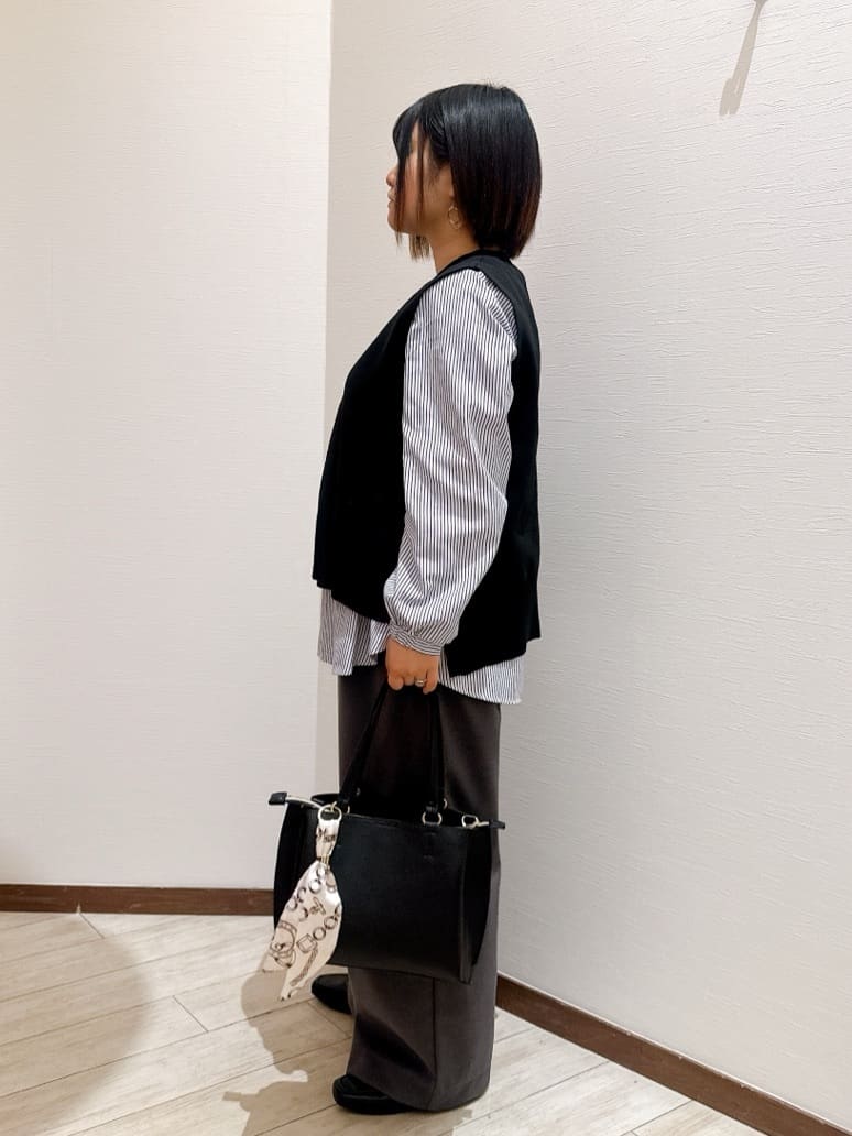 あにぃさんの「SHOO･LA･RUE｜【洗濯機可/S-LL】 フラップイージーワイドパンツ」を使ったコーディネート