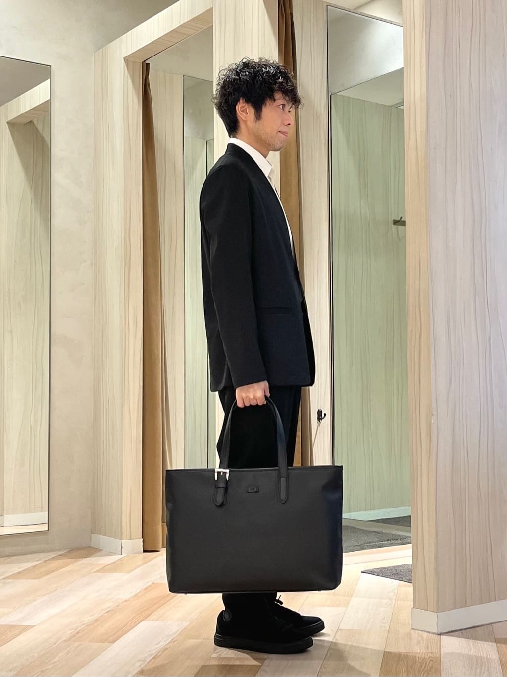 URAさんの「TAKEO KIKUCHI｜【ON／OFF兼用】CARREMANファブリック ノーカラージャケット」を使ったコーディネート