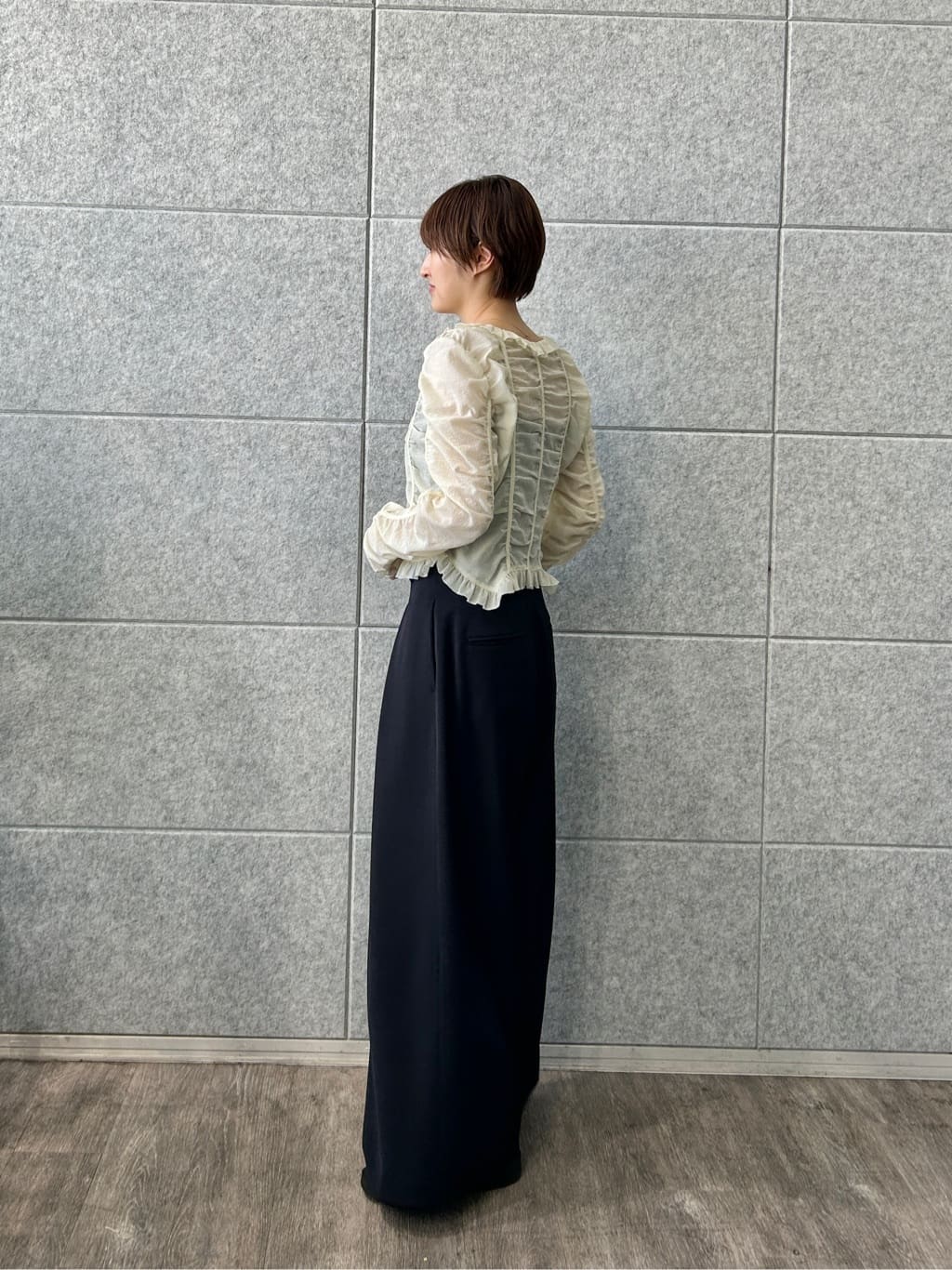 harunaさんの「CODE A｜dobby ruffle blouse」を使ったコーディネート