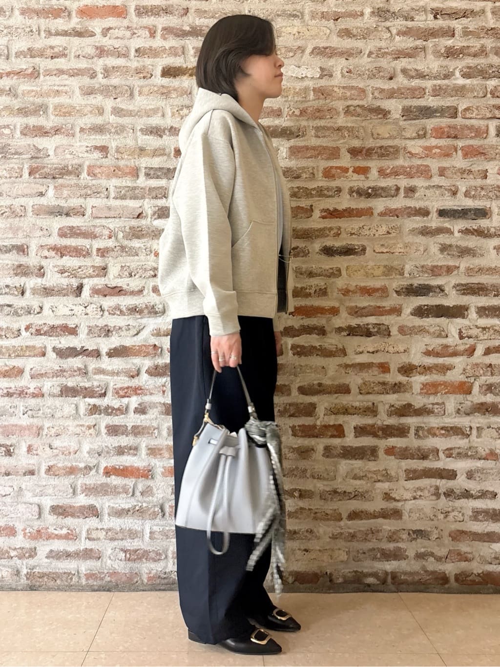 しばさんの「THE SHOP TK｜ダンボールジップパーカ」を使ったコーディネート