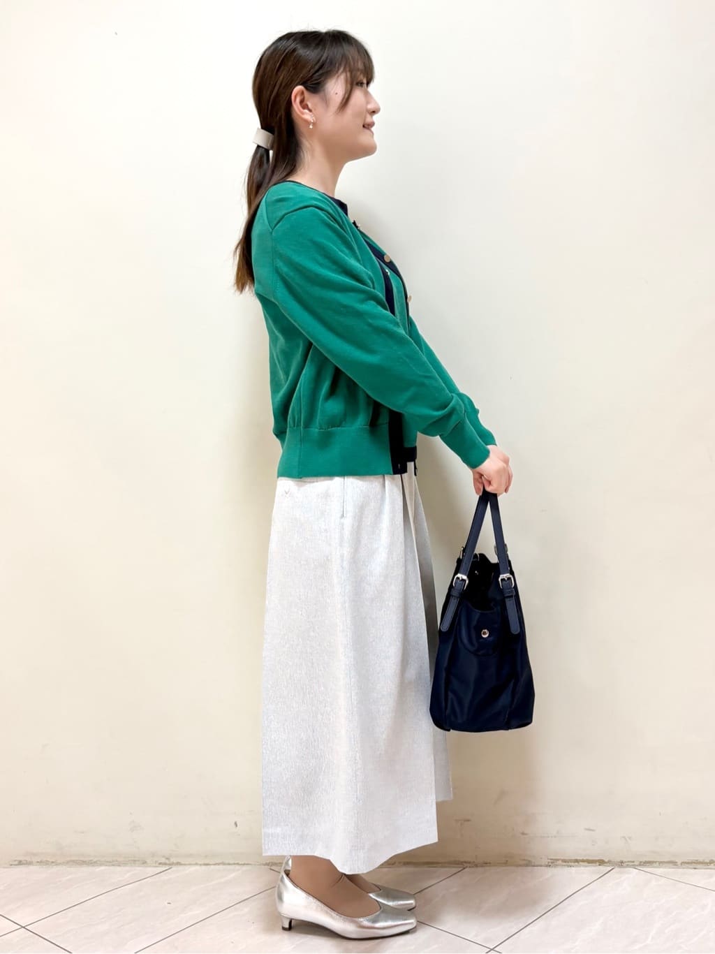 mikiさんの「Reflect｜【アンサンブル可】バイカラーカーディガン」を使ったコーディネート