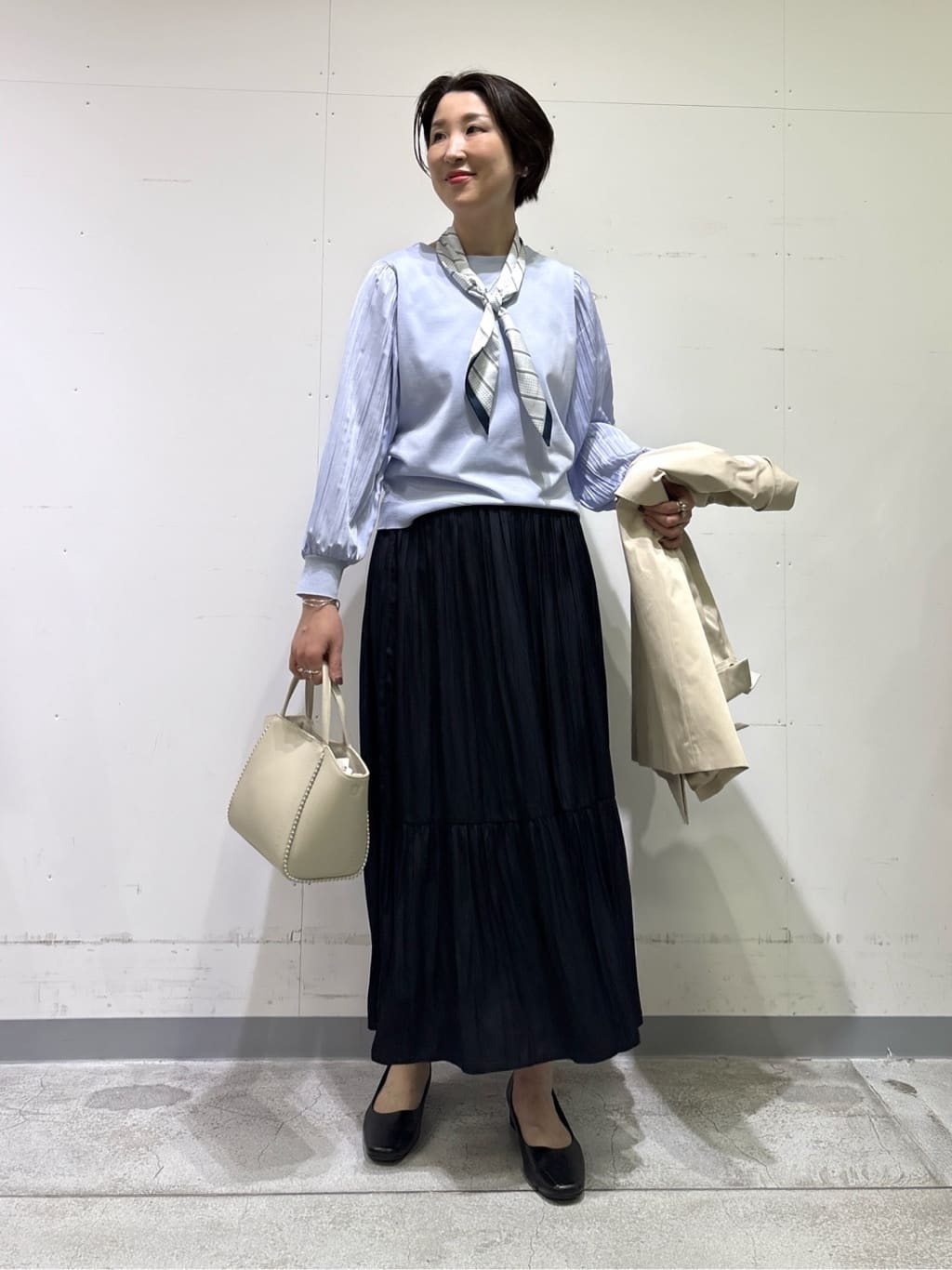 yuriさんの「INDIVI｜【花粉付着防止／撥水／UVケア】名品トレンチコート」を使ったコーディネート
