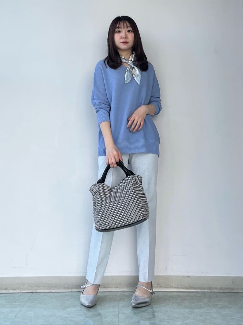 KAHOさんの「UNTITLED｜【7色展開/洗える/程よい透け感】ドライタッチVネックニット」を使ったコーディネート