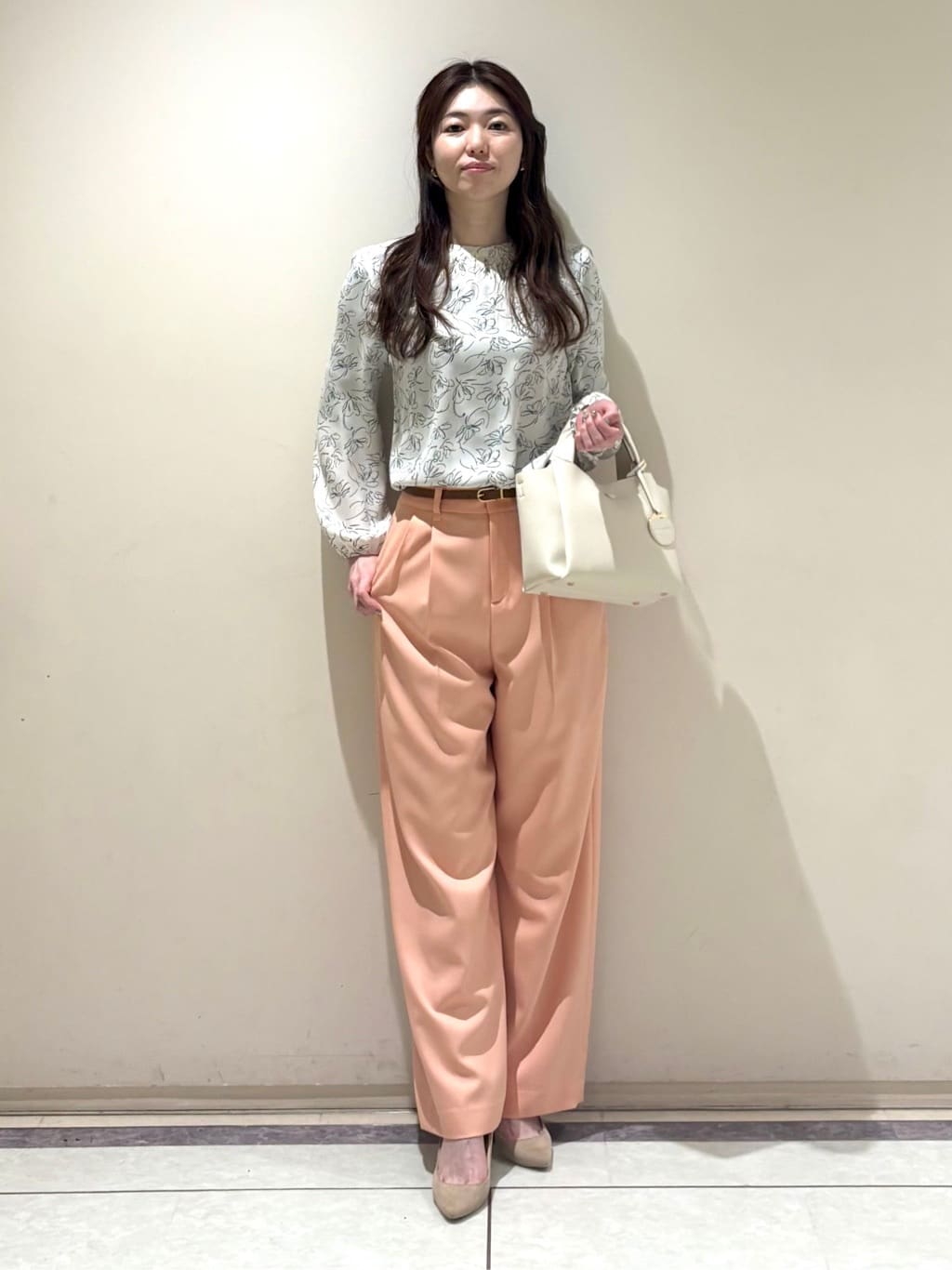 sakiさんの「COUP DE CHANCE｜【手洗い可／日本製】花柄ブラウス」を使ったコーディネート