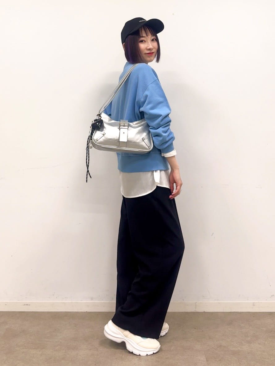 𝐜𝐡𝐢𝐤𝐚さんの「SHOO･LA･RUE｜【2点セット/洗濯機可/S-LL】着回しがきく もちもちハイネックニット+裾シャツインナー」を使ったコーディネート