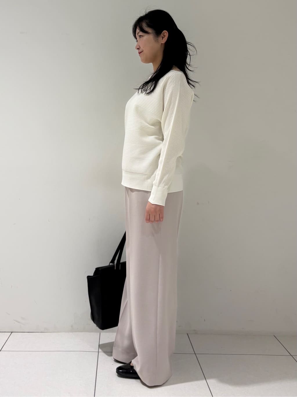momokoさんの「INDIVI｜【洗える／キレイ色】体型カバー無縫製ニット」を使ったコーディネート