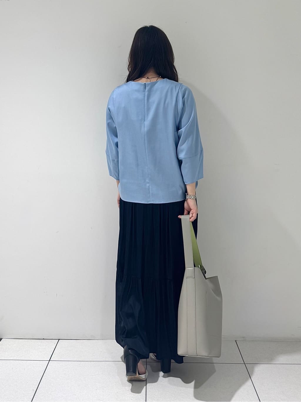 そんさんの「INDIVI｜【洗える／UVケア／SETUP可能】デニムライク ランタン袖ブラウス」を使ったコーディネート