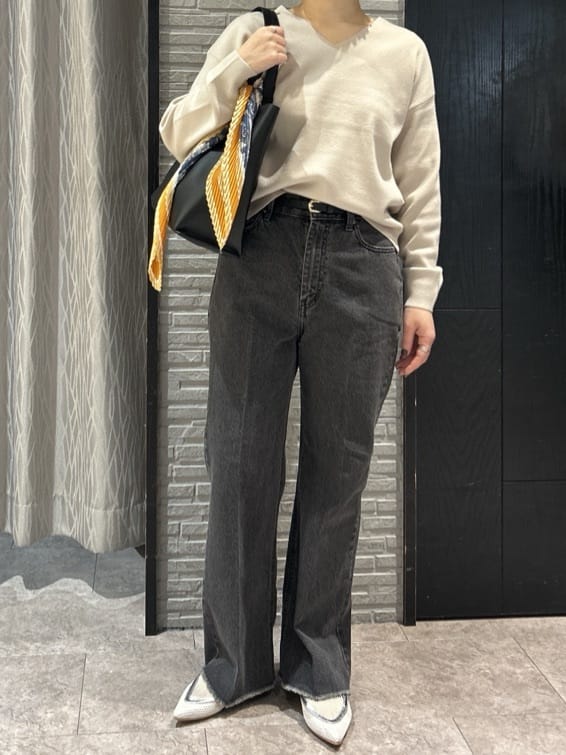 ga_riさんの「THE SHOP TK｜【S-XLサイズ/上品見えが叶う】Vネックニット/洗濯機OK」を使ったコーディネート