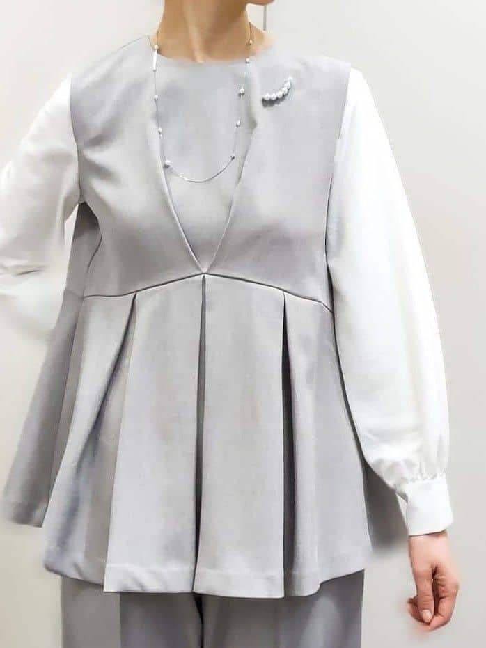 やまちゃんさんの「grove｜【マシンウォッシュ/防シワ】袖ドッキングペプラムブラウス【着回しカセット】」を使ったコーディネート