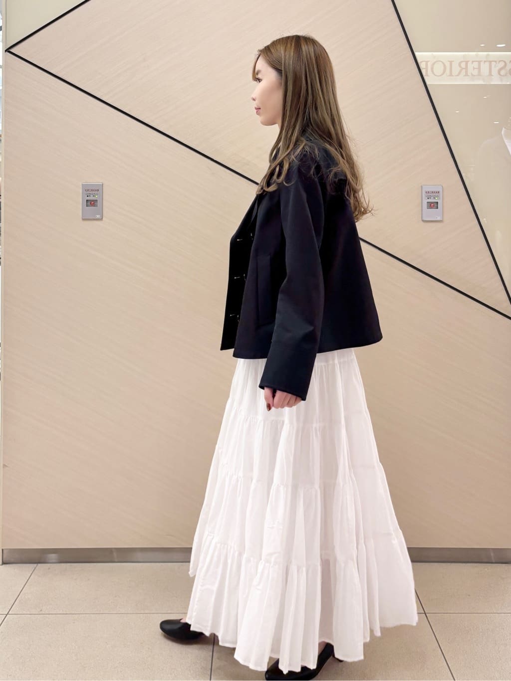 清水夏姫さんの「DRESSTERIOR｜【ウォッシャブル/撥水素材】Aラインショートトレンチジャケット」を使ったコーディネート