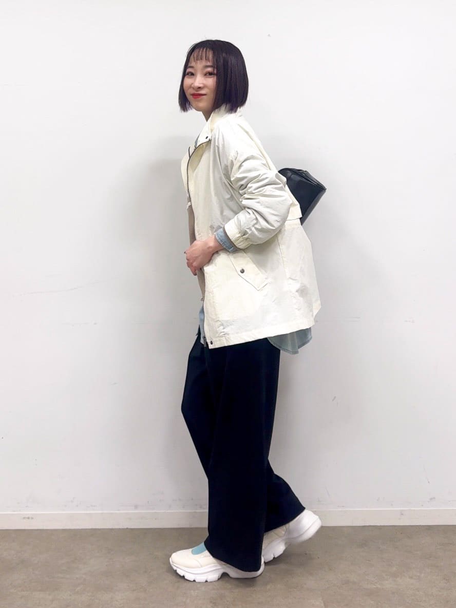 𝐜𝐡𝐢𝐤𝐚さんの「SHOO･LA･RUE｜【防花粉/S-LL】ウエストマークですっきり見え　軽やかスタンドブルゾン」を使ったコーディネート