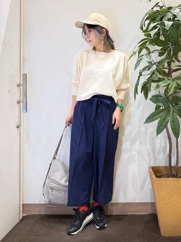 misakiさんの「SHOO･LA･RUE｜【洗濯機可/S-LL】ハイウエストで美脚見え リボンクロップドワイドパンツ」を使ったコーディネート