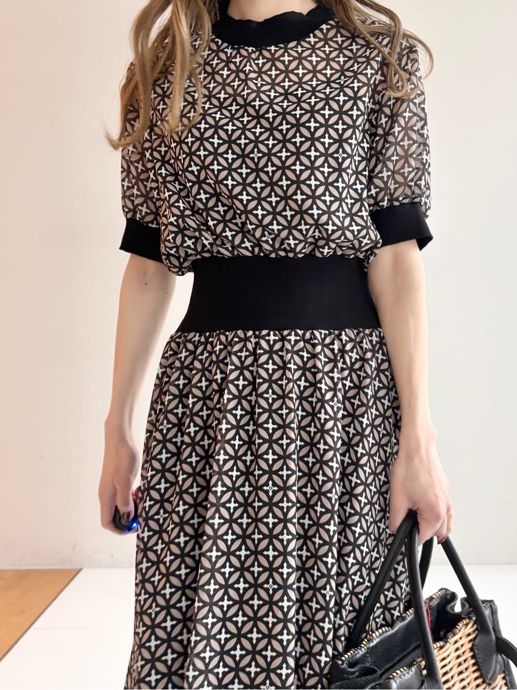 清水夏姫さんの「DRESSTERIOR｜【再入荷/otonaMUSE5月号掲載/ウォッシャブル】オーバーラップサークル シアードレス」を使ったコーディネート