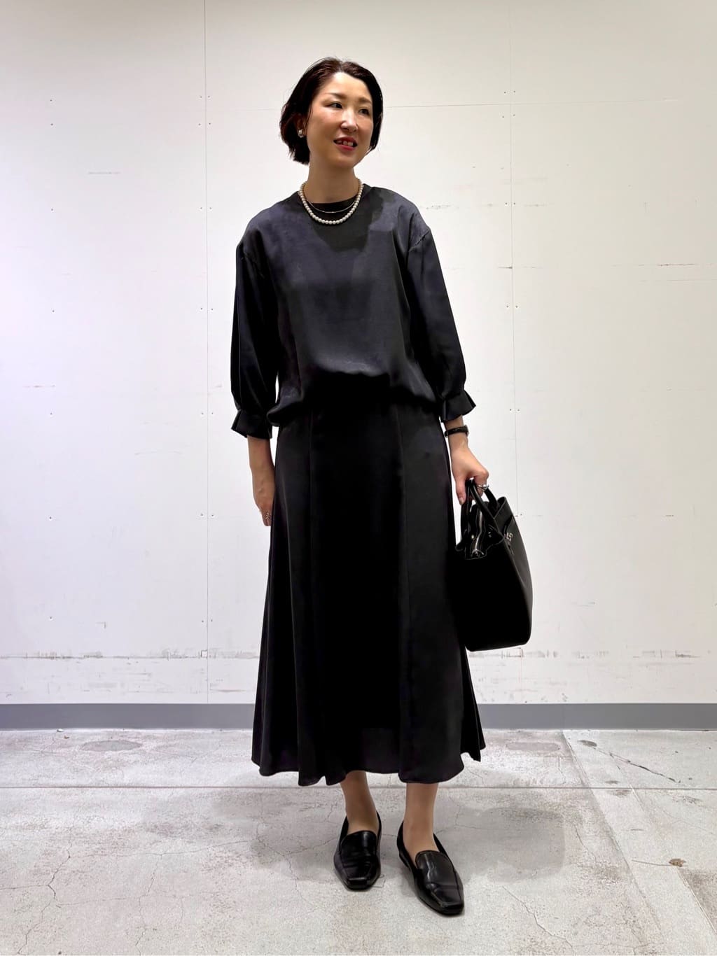 yuriさんの「INDIVI｜【セットアップ可能】スエード調サテンブラウス」を使ったコーディネート