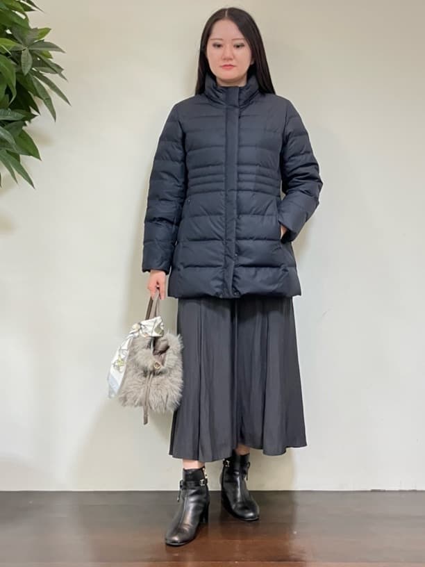 カレンさんの「UNTITLED｜【はっ水機能/フード取り外し可】ミディダウンコート」を使ったコーディネート