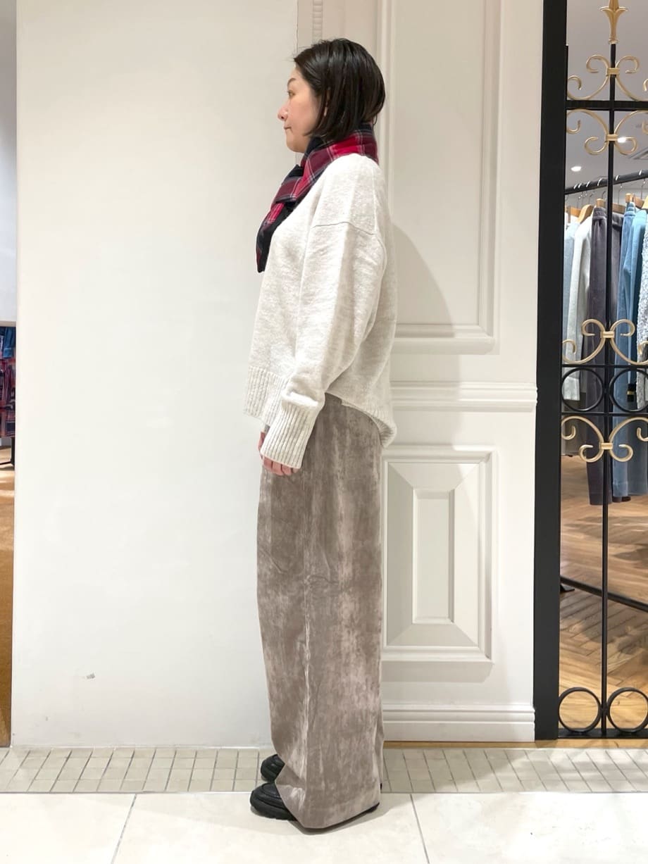 makiさんの「DRESSTERIOR｜アルパカブレンドVネックニット」を使ったコーディネート