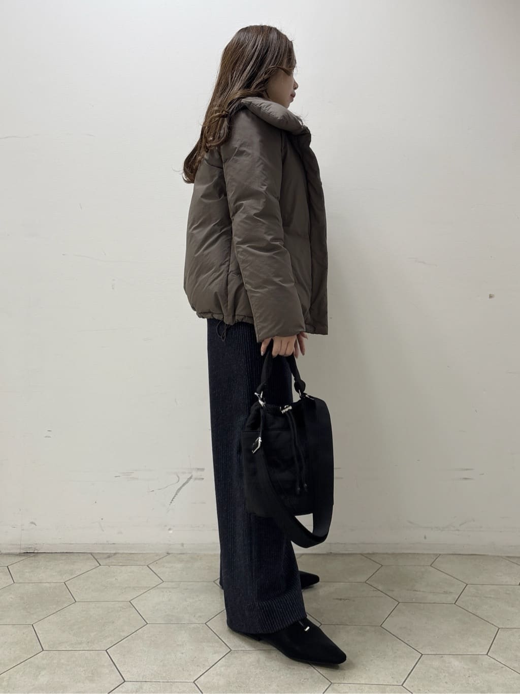 kahoさんの「INDIVI｜【洗える／毛玉になりにくい】エクストラファインウール Vネックニット」を使ったコーディネート