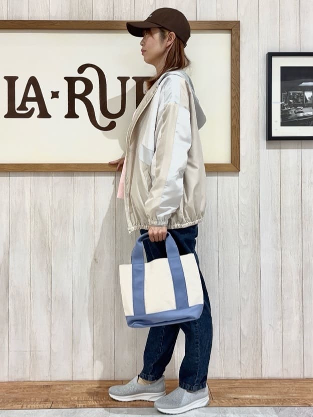みきぽんさんの「SHOO･LA･RUE｜【S-LL】大人スポーティ　配色フードブルゾン」を使ったコーディネート