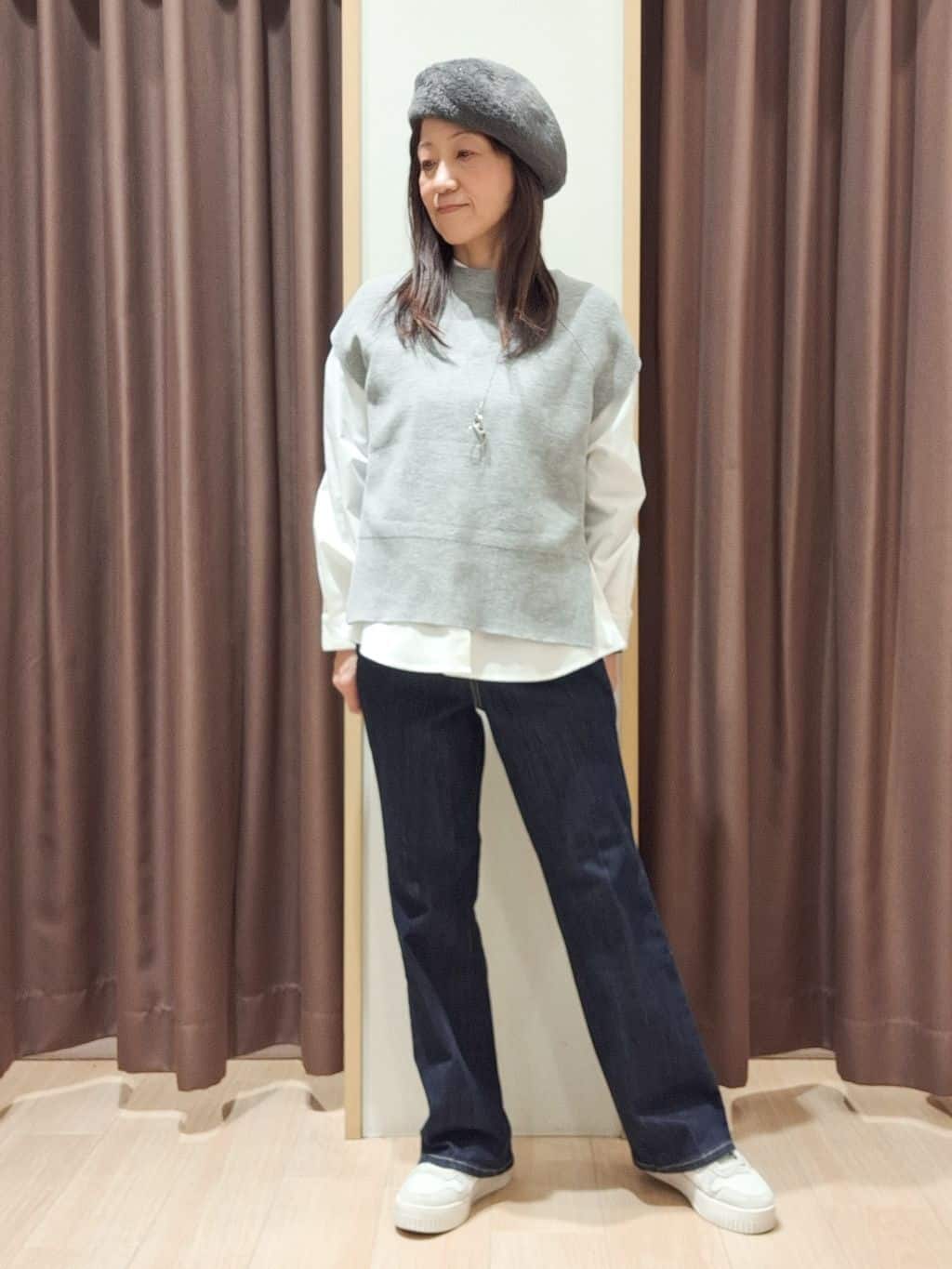 ウタさんの「grove｜【2点SET】一枚でコーデが決まる！ニットベスト&times;シャツSET」を使ったコーディネート