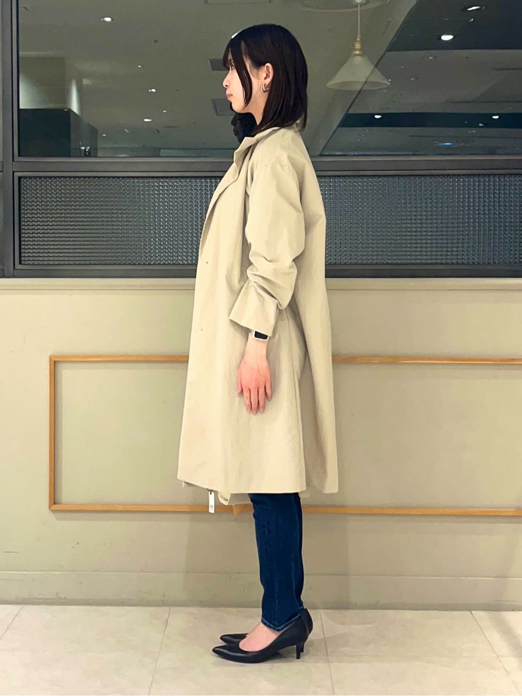 kumiさんの「INDIVI｜【撥水／軽量】ミニマル スタンドカラーコート」を使ったコーディネート