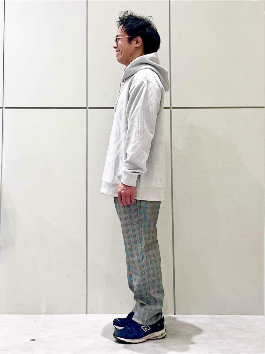KENJI Iさんの「THE SHOP TK｜【さりげない表情が、品よく映える。】ふくれジャカードパーカ」を使ったコーディネート