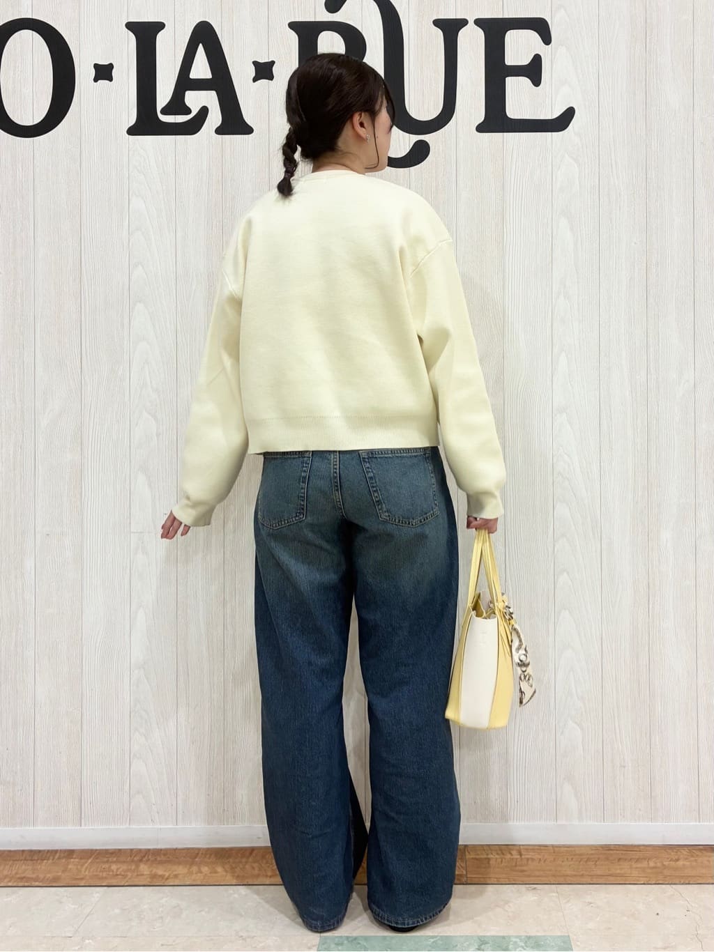 shiiさんの「SHOO･LA･RUE｜【洗濯機可/S-LL】1枚でも羽織りでも 華やか上品カーデ」を使ったコーディネート