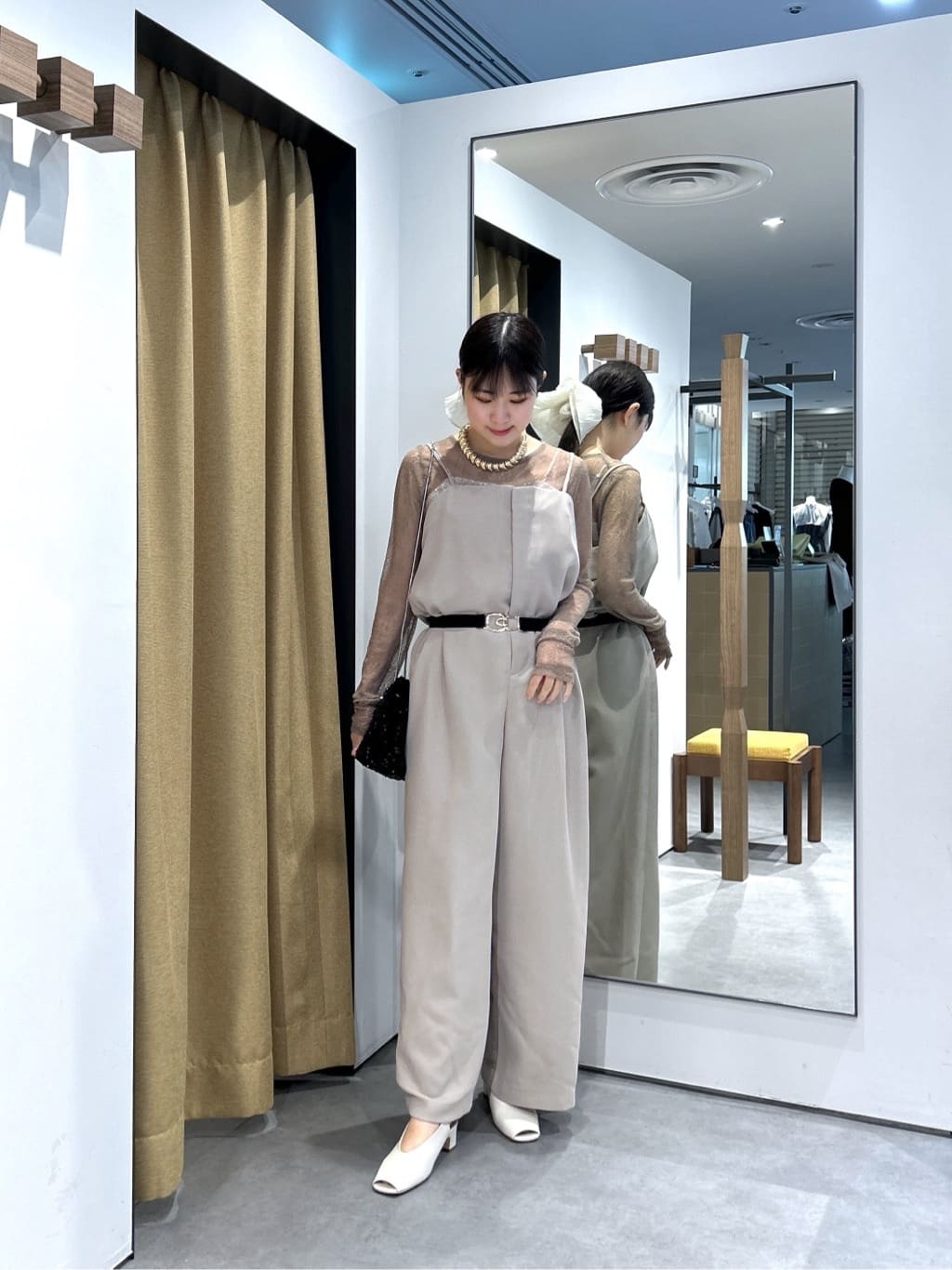 Renoさんの「INDIVI｜【2WAY】スリットレースプルオーバー」を使ったコーディネート