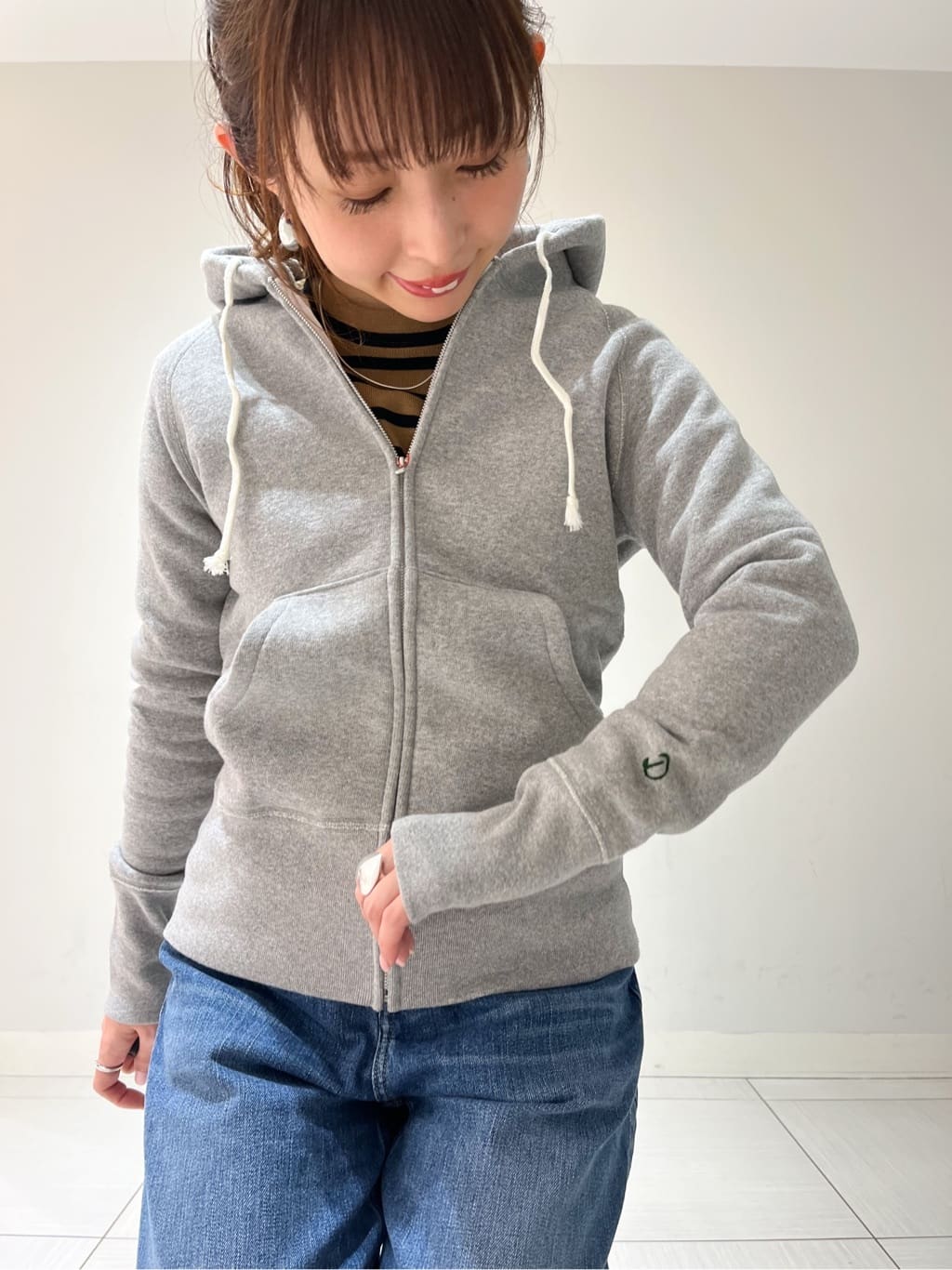じゅんさんの「DRESSTERIOR｜デキシー吊裏毛ジップアップパーカ」を使ったコーディネート