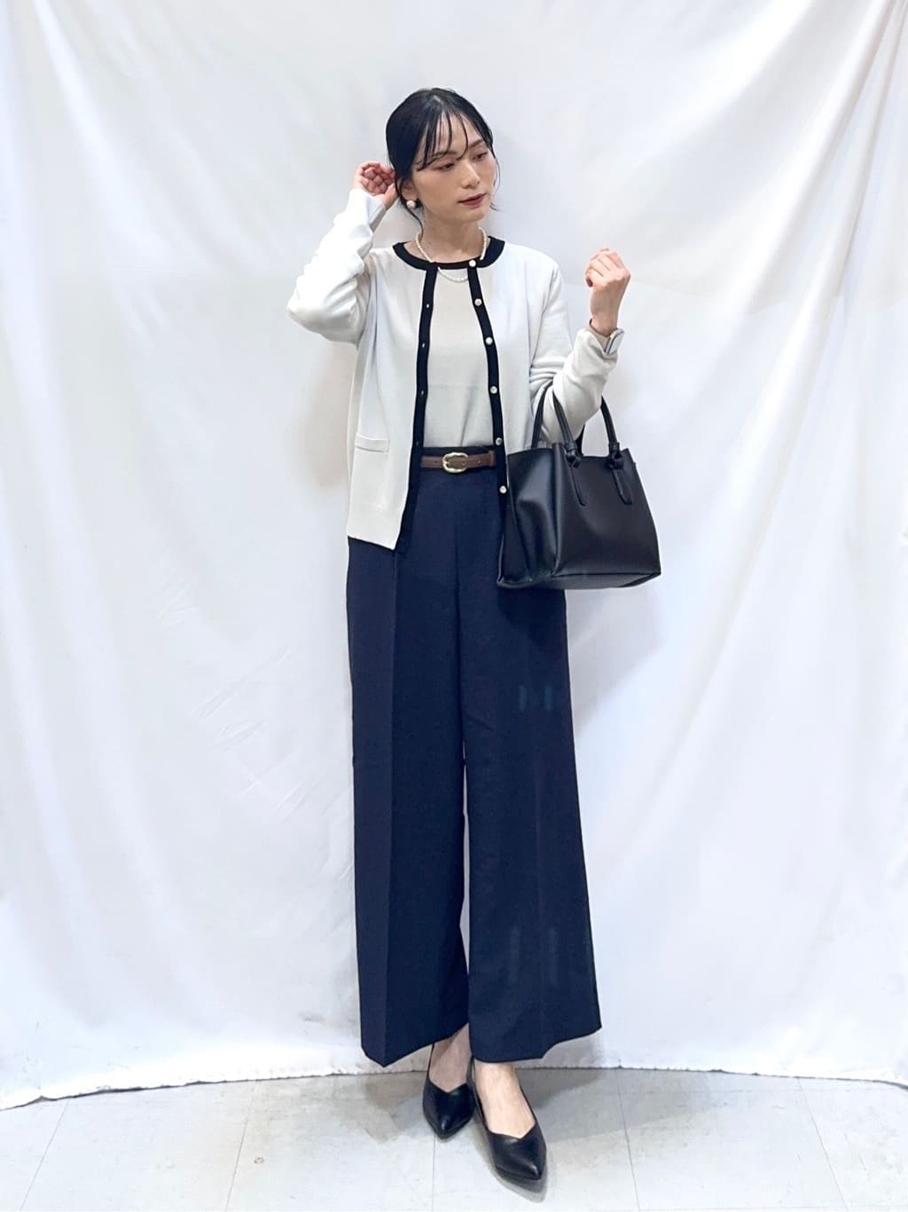 𝐇𝐢𝐫𝐨𝐦𝐢さんの「SHOO･LA･RUE｜【洗濯機可/S-LL/アンサンブル可】すっきりと好印象 配色クルーネックニット」を使ったコーディネート