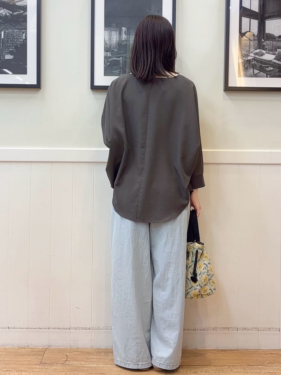 えぬさんの「SHOO･LA･RUE｜【着丈選べる/体型カバー/洗濯機可】さらさらとろん ドルマンブラウス」を使ったコーディネート