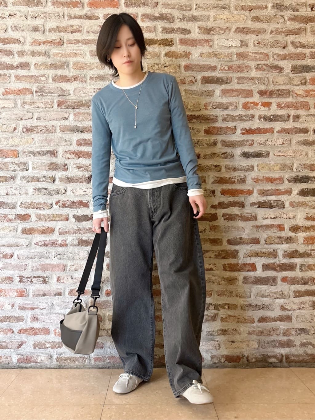 しばさんの「THE SHOP TK｜ふわふわミニシャギー クルーネックカーディガン」を使ったコーディネート