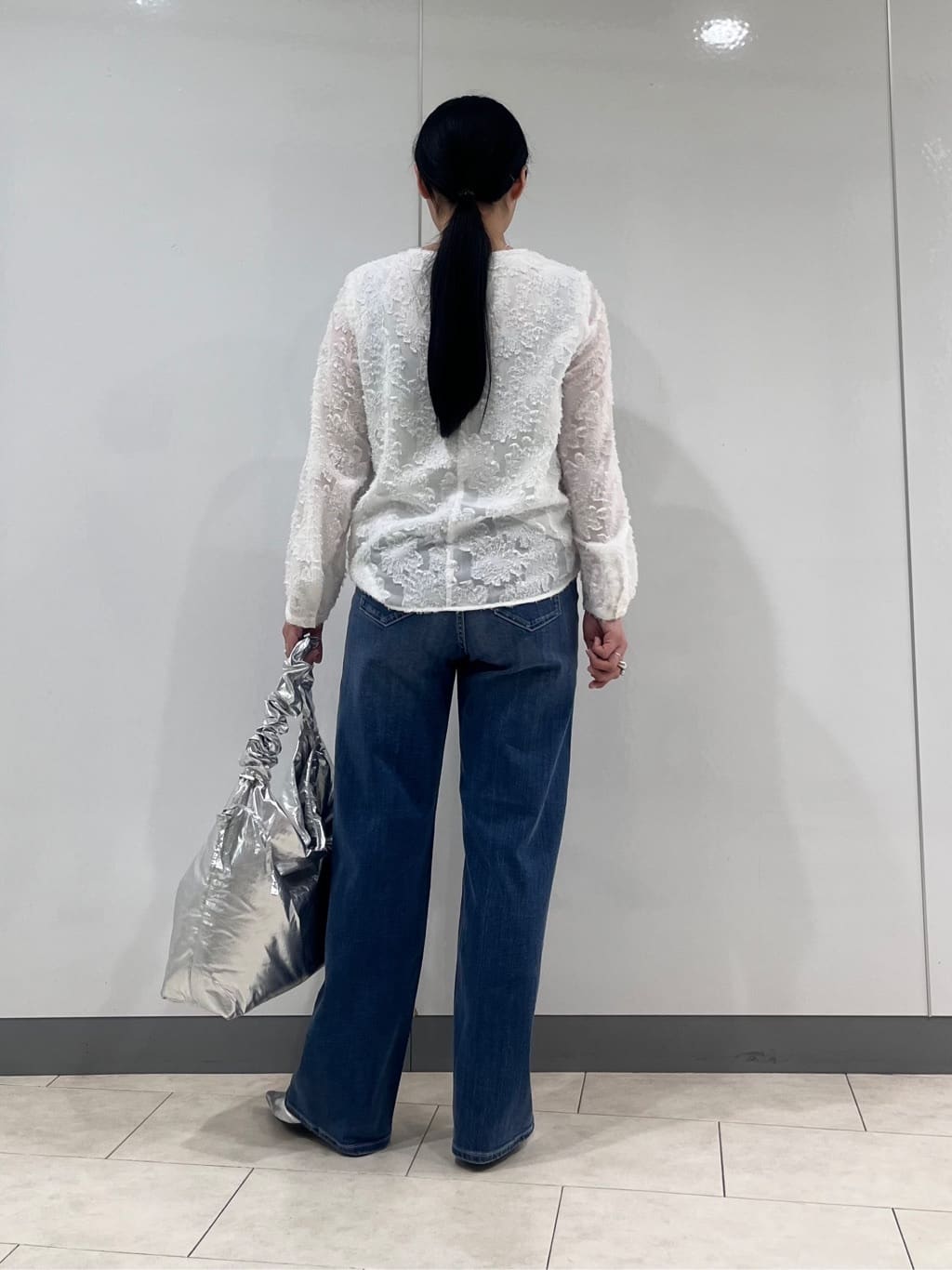 hasuさんの「INDIVI｜【撥水／軽量】ミニマル スタンドカラーコート」を使ったコーディネート