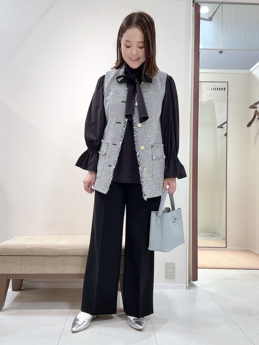 YUIさんの「UNTITLED｜【オンオフ使える】スラブツイード ジレ」を使ったコーディネート
