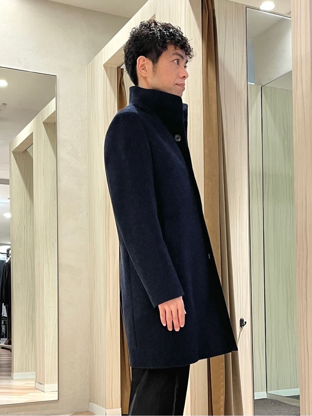 URAさんの「TAKEO KIKUCHI｜【ウールカシミヤブレンド】ビーバー調 スタンドカラー コート」を使ったコーディネート