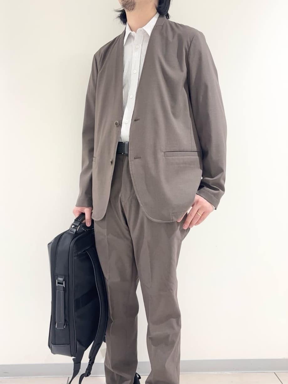 及川さんの「TAKEO KIKUCHI｜【ON／OFF兼用】CARREMANファブリック ノーカラージャケット」を使ったコーディネート