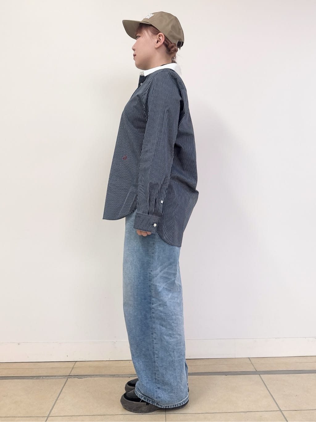 なかもとあきさんの「DRESSTERIOR｜◆【通勤/着映え/ウォッシャブル】オーバーシルエット クレリックシャツ」を使ったコーディネート