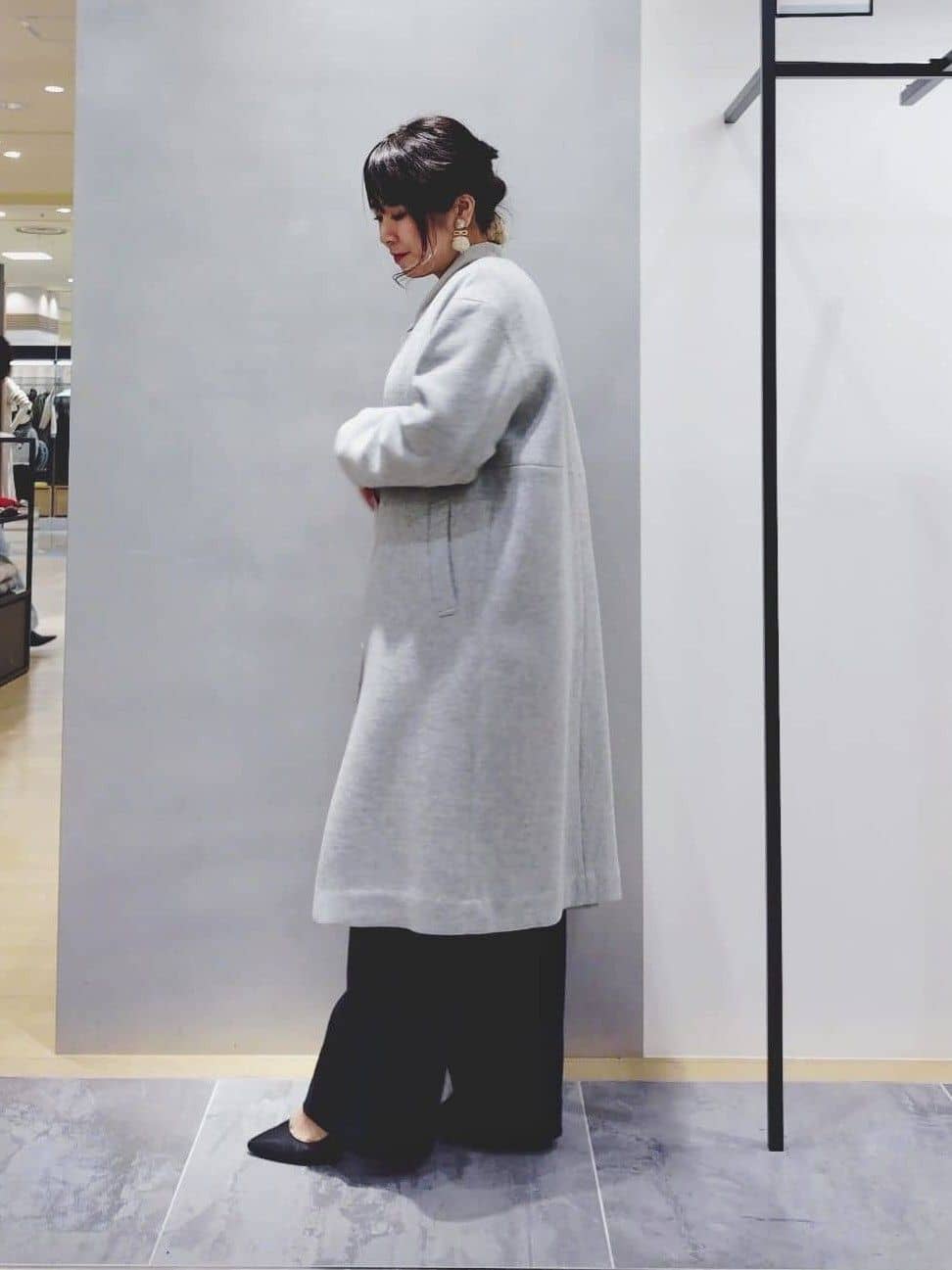 TOMOMIさんの「INDIVI｜【合皮／ミドルサイズ】春カラーフォルムバッグ」を使ったコーディネート
