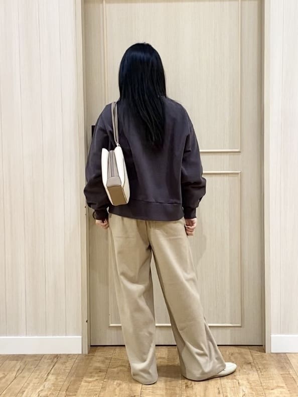 ERIさんの「SHOO･LA･RUE｜【洗濯機可/S-LL】ウエストのタブボタンがポイント　ワイドパンツ」を使ったコーディネート