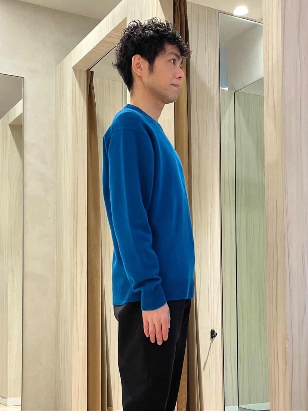 URAさんの「TAKEO KIKUCHI｜【Air Palette Knit】ワンポイント カラーニット プルオーバー」を使ったコーディネート