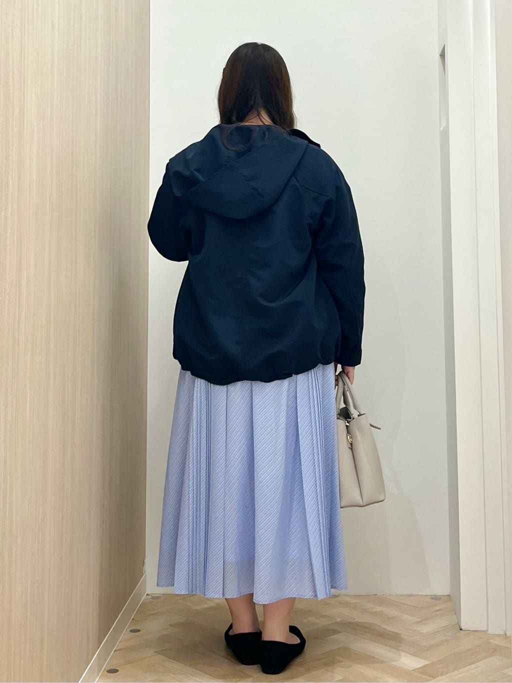 akariさんの「grove｜【撥水】きれいめに着こなせるマウンテンパーカ」を使ったコーディネート