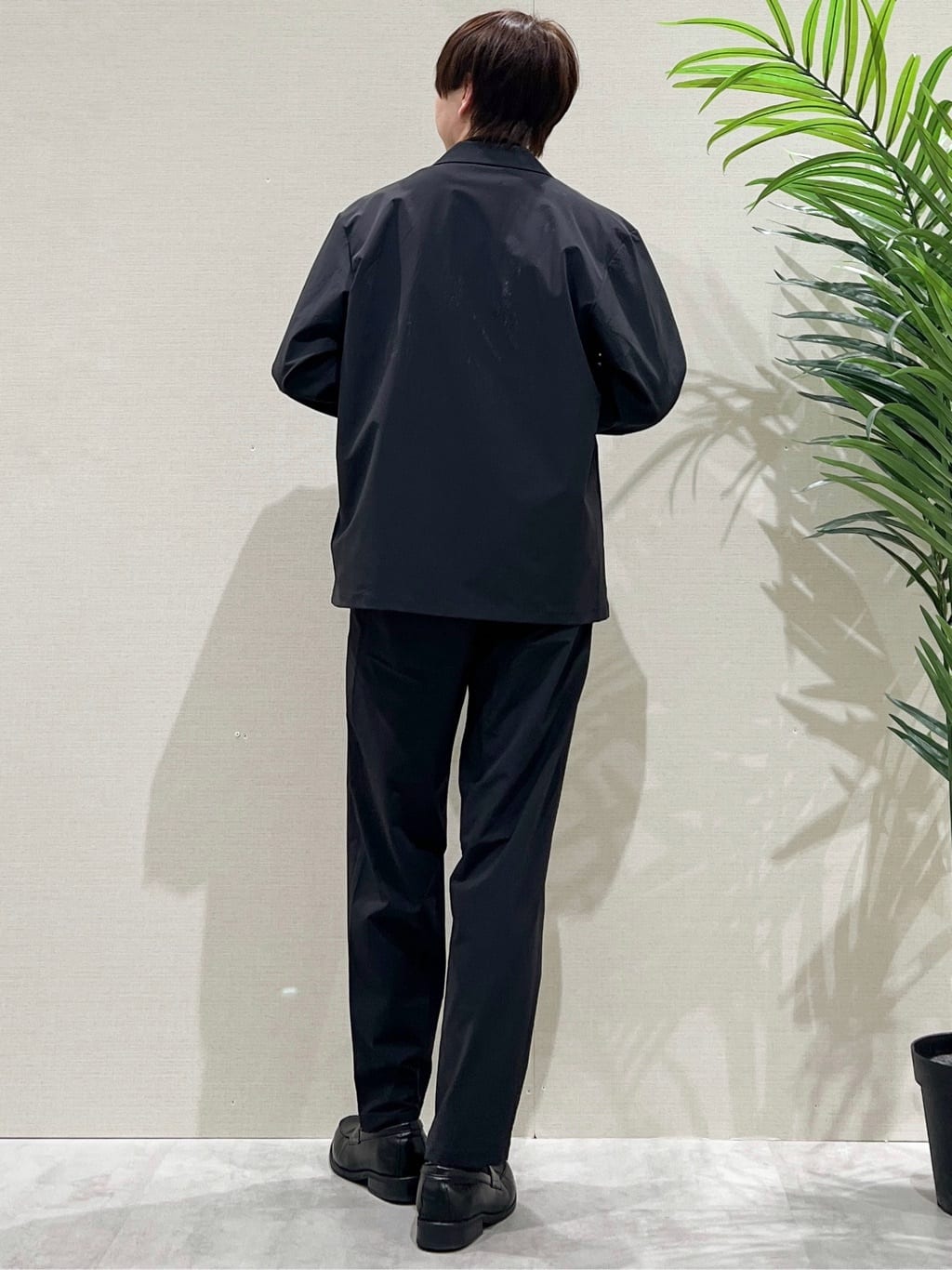 SHI-MAさんの「THE SHOP TK｜《KURO》コーデュラナイロン ジャケット セットアップ可／防シワ／撥水／ストレッチ」を使ったコーディネート