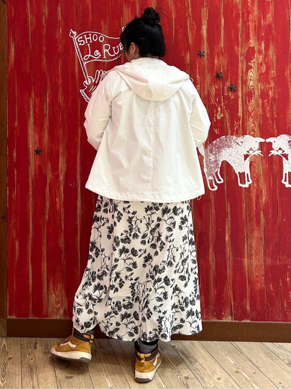 みりぽんさんの「SHOO･LA･RUE｜【防花粉/高レビュー】きれいもかっこいいも叶える 欲張りマウンテンパーカ」を使ったコーディネート